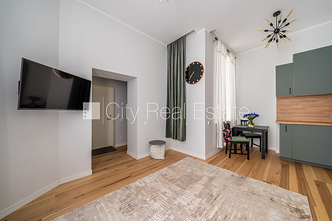 Renovēta māja, slēgts pagalms, ieeja no pagalma, kāpņu telpa pēc kapitālā remonta, Rīga - foto 5