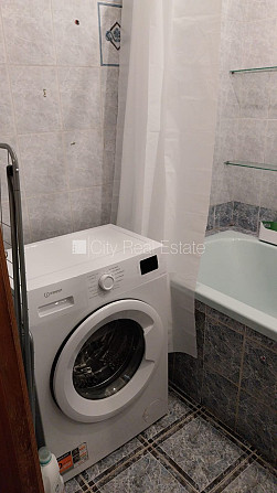 Centrālā apkure, sanitārais mezgls atsevišķs, vanna, dīvāns, divguļamā gulta, divstāvu Rīga - foto 14