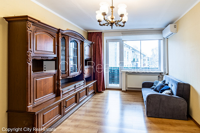 Pagalma ēka, labiekārtota apzaļumota teritorija, vieta automašīnai, balkons, logi vērsti Rīga - foto 2