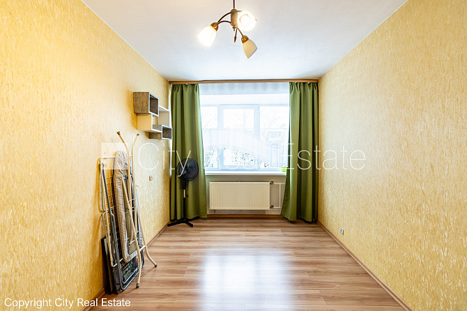 Pagalma ēka, labiekārtota apzaļumota teritorija, vieta automašīnai, balkons, logi vērsti Rīga - foto 16