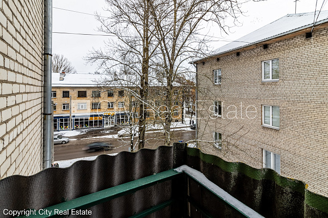 Pagalma ēka, labiekārtota apzaļumota teritorija, vieta automašīnai, balkons, logi vērsti Rīga - foto 5