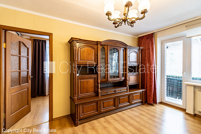 Pagalma ēka, labiekārtota apzaļumota teritorija, vieta automašīnai, balkons, logi vērsti Rīga - foto 7