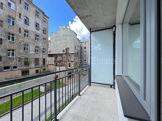 Jaunceltne, labiekārtots apzaļumots pagalms, garāža vienai automašīnai, ir lifts, balkons, Rīga - foto 12