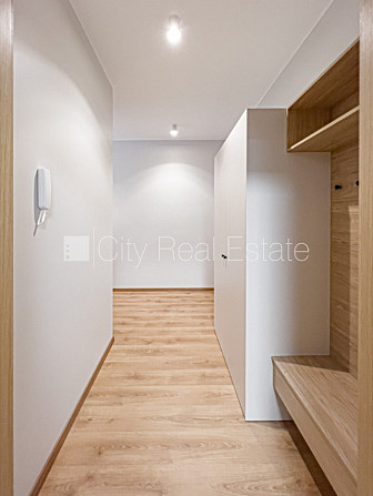 Jaunceltne, labiekārtots apzaļumots pagalms, garāža vienai automašīnai, ir lifts, balkons, Rīga - foto 7