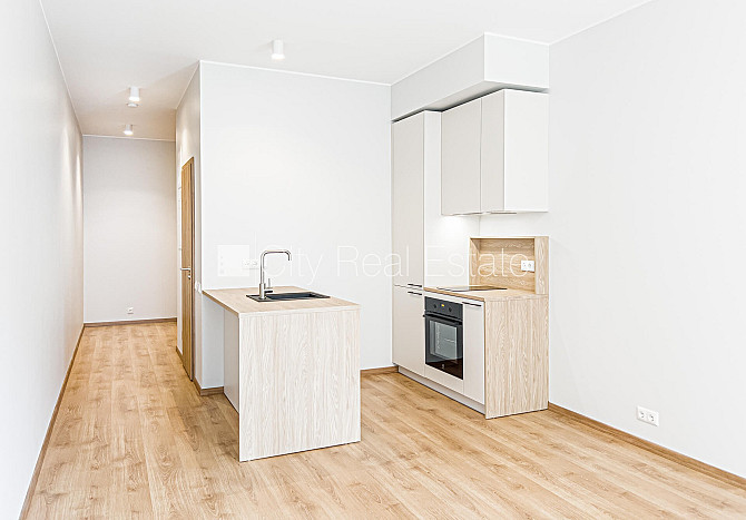 Jaunceltne, labiekārtots apzaļumots pagalms, garāža vienai automašīnai, ir lifts, balkons, Rīga - foto 2