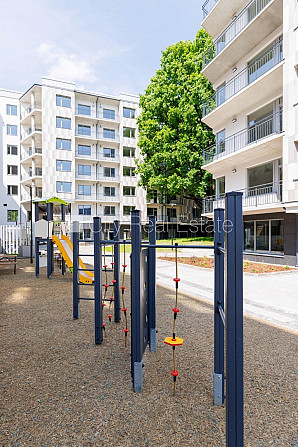 Jaunceltne, labiekārtots apzaļumots pagalms, garāža vienai automašīnai, ir lifts, balkons, Rīga - foto 17