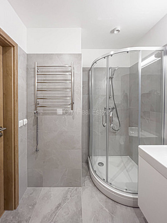 Jaunceltne, labiekārtots apzaļumots pagalms, garāža vienai automašīnai, ir lifts, balkons, Rīga - foto 18