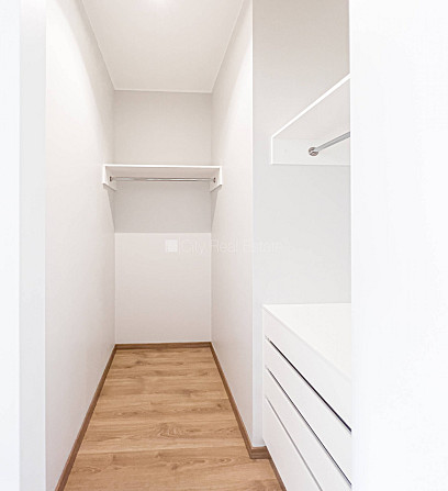 Jaunceltne, labiekārtots apzaļumots pagalms, garāža vienai automašīnai, ir lifts, balkons, Rīga - foto 13