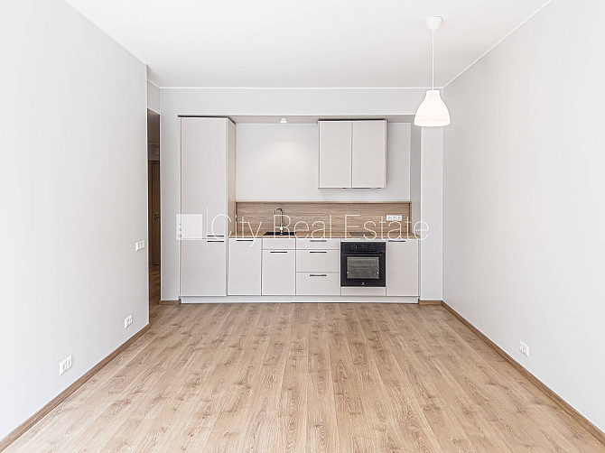 Jaunceltne, labiekārtots apzaļumots pagalms, garāža vienai automašīnai, ir lifts, balkons, Rīga - foto 2