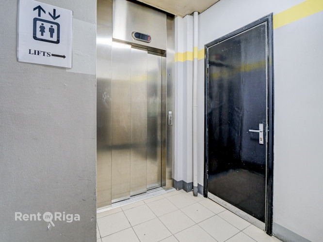 Birojs ar panorāmas skatu uz Dailes teātra skvēru.  Birojs sastāv no vienas lielas telpas 64 kvm pla Рига - изображение 3