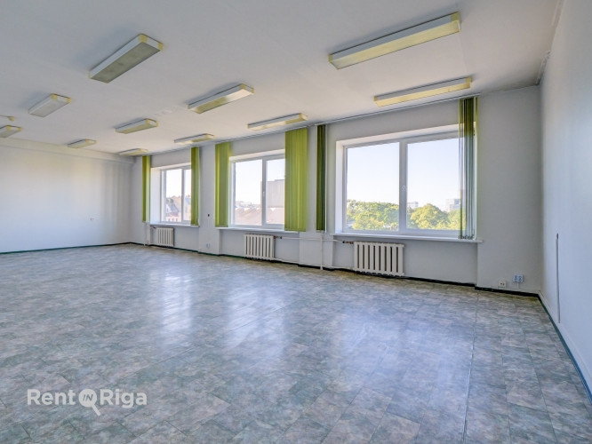Birojs ar panorāmas skatu uz Dailes teātra skvēru.  Birojs sastāv no vienas lielas telpas 64 kvm pla Рига - изображение 6