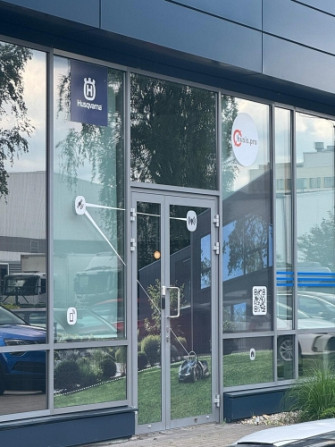 Biroja telpa pirmajā stāvā ar atsevišķu ieeju.  Ieeja no ēkas fasādes. Ēkā pieejami šādi pakalpojumi Рига - изображение 5