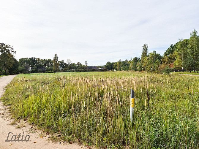 Pārdod apbūves zemes gabalu Valmierā  investīciju iespēja strauji augošā pilsētas rajonā! Valmiera un Valmieras novads - foto 2