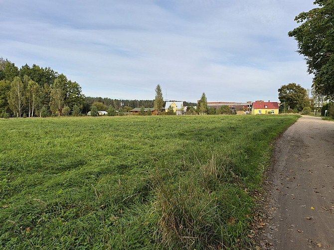 Pārdod apbūves zemes gabalu Valmierā  investīciju iespēja strauji augošā pilsētas rajonā! Valmiera un Valmieras novads - foto 3