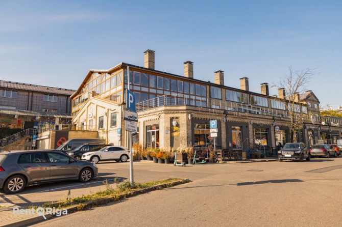 Birojs ar 70 kvm terasi 2.stāvā.  Iepriekš telpās atradās klubs Soda, pirms tam Nemiers un Rīga - foto 1