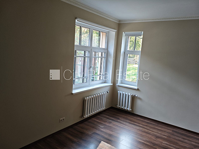 Dvīņu māja, iežogota teritorija, garāža vienai automašīnai, trīs balkoni, guļamistabu Jūrmala - foto 17