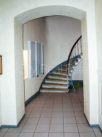 Pagalma ēka, beletāža, studio tipa, virtuve apvienota ar istabu, kamīns, plastikāta stikla Rīga - foto 15