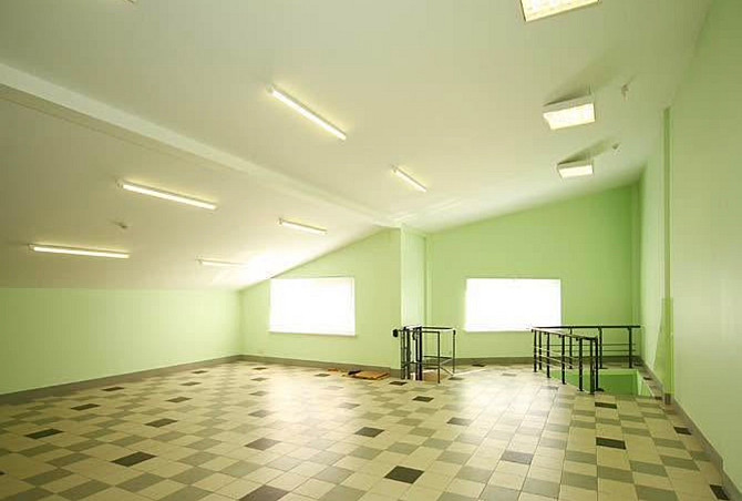 Izīrējas plašas un gaišas telpas! Piedāvājam īrēt 100 m² lielas telpas, kas piemērotas birojam, ... Рига - изображение 1