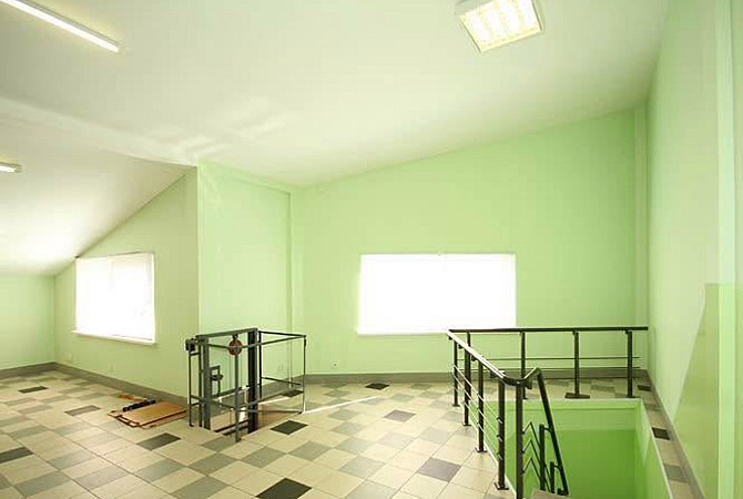 Izīrējas plašas un gaišas telpas! Piedāvājam īrēt 100 m² lielas telpas, kas piemērotas birojam, ... Рига - изображение 2