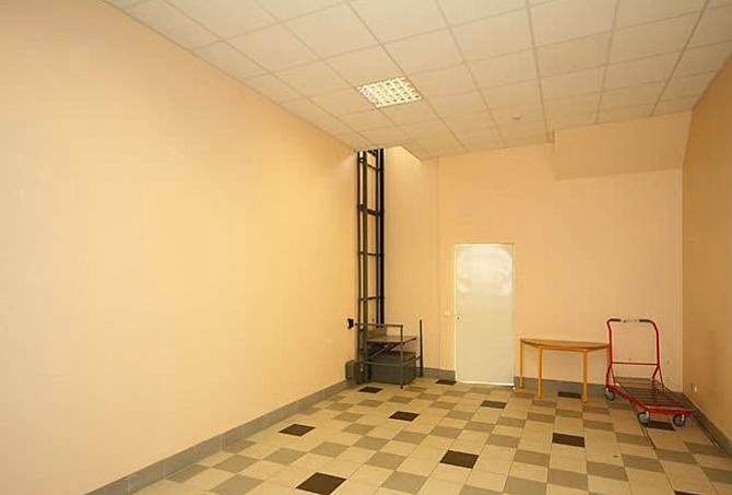 Izīrējas plašas un gaišas telpas! Piedāvājam īrēt 100 m² lielas telpas, kas piemērotas birojam, ... Рига - изображение 4