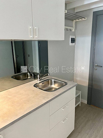 Fasādes māja, renovēta māja, ķieģeļu mūra sienas, kāpņu telpa pēc kosmētiskā remonta, Rīga - foto 18