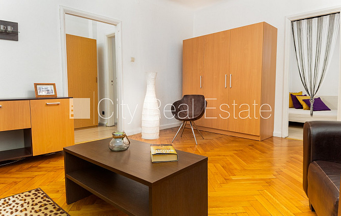 Iežogota teritorija, vieta automašīnai, terase, istabas izolētas 2 gab., studio tipa, virtuve Jūrmala - foto 18