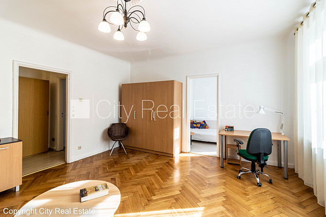 Iežogota teritorija, vieta automašīnai, terase, istabas izolētas 2 gab., studio tipa, virtuve Jūrmala - foto 15