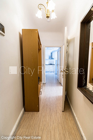 Iežogota teritorija, vieta automašīnai, terase, istabas izolētas 2 gab., studio tipa, virtuve Jūrmala - foto 19