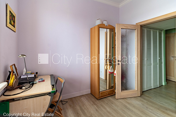 Renovēta māja, ir lifts, balkons, istabas izolētas 3 gab., virtuve, kamīns, centrālā apkure, Rīga - foto 15