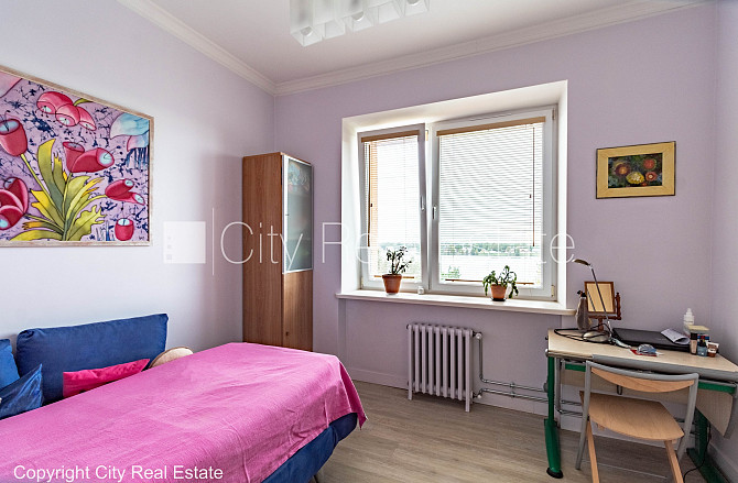 Renovēta māja, ir lifts, balkons, istabas izolētas 3 gab., virtuve, kamīns, centrālā apkure, Rīga - foto 13