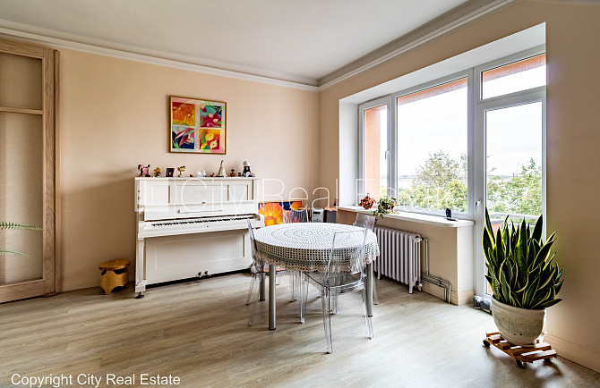 Renovēta māja, ir lifts, balkons, istabas izolētas 3 gab., virtuve, kamīns, centrālā apkure, Rīga - foto 1
