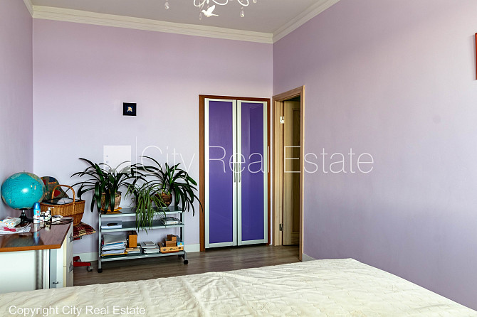 Renovēta māja, ir lifts, balkons, istabas izolētas 3 gab., virtuve, kamīns, centrālā apkure, Rīga - foto 12