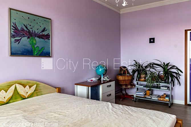 Renovēta māja, ir lifts, balkons, istabas izolētas 3 gab., virtuve, kamīns, centrālā apkure, Rīga - foto 11