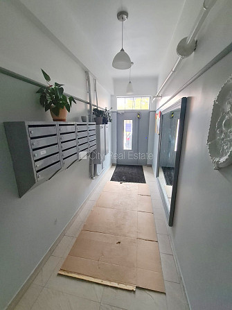 Fasādes māja, slēgts pagalms, iespēja nomāt autostāvvietu, ieeja no ielas, kāpņu telpa pēc Rīga - foto 19
