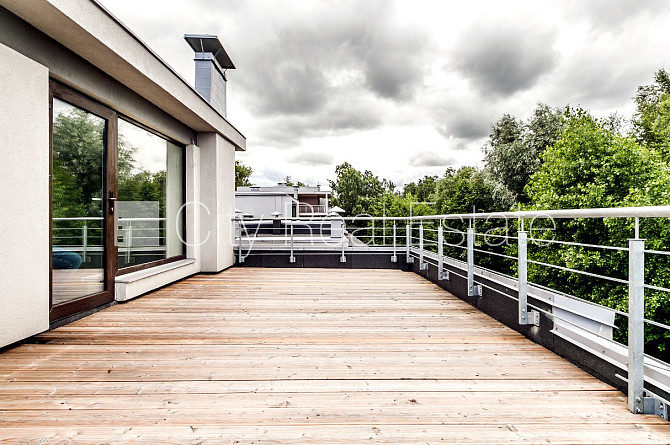 Fasādes māja, renovēta māja, ieeja no ielas, ir lifts, kāpņu telpa pēc kapitālā remonta, Rīga - foto 17
