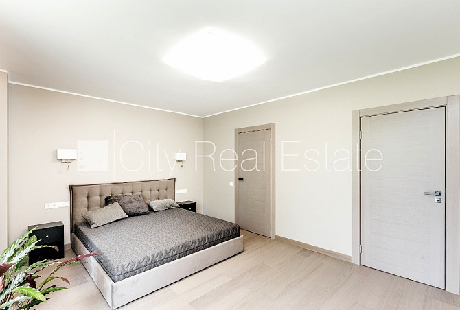 Fasādes māja, renovēta māja, ieeja no ielas, ir lifts, kāpņu telpa pēc kapitālā remonta, Rīga - foto 10