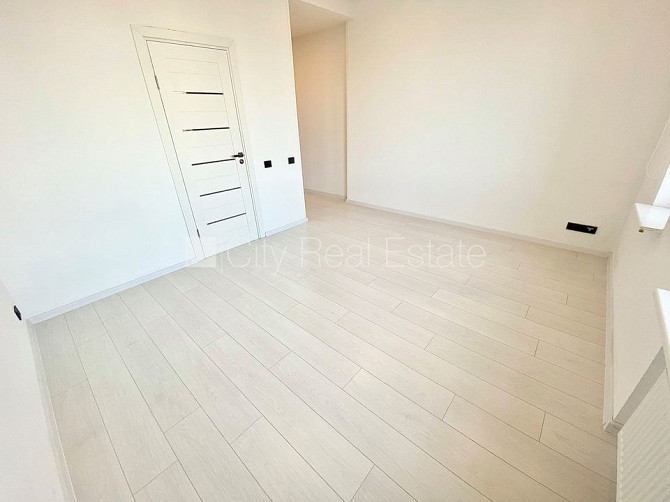 Фасадный дом, реновированный дом, вход с улицы, лифт, лестничная клетка после Рига - изображение 4