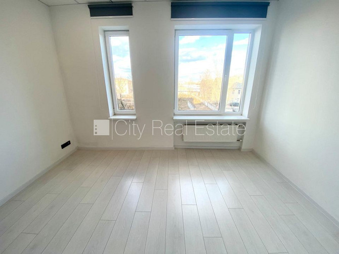 Фасадный дом, реновированный дом, вход с улицы, лифт, лестничная клетка после Рига - изображение 3