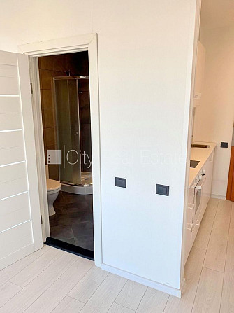 Фасадный дом, реновированный дом, вход с улицы, лифт, лестничная клетка после Рига - изображение 10