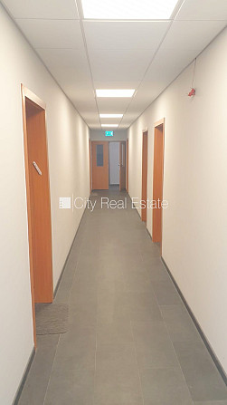 Фасадный дом, реновированный дом, вход с улицы, лифт, лестничная клетка после Рига - изображение 14