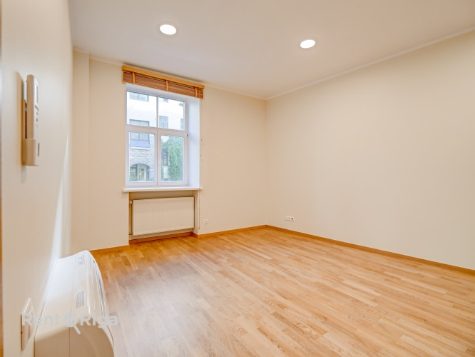 Biroja telpas centrā. Renovēta ēka.  + 1. stāvs. + Platība sastāv no priekštelpas, 5 Rīga - foto 6