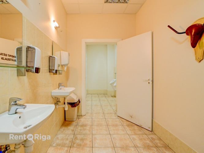 Nomai pieejams kvalitatīvs, plaša izmēra birojs renovētā ēkā - Ganību dambī 24D.  Birojs Rīga - foto 6
