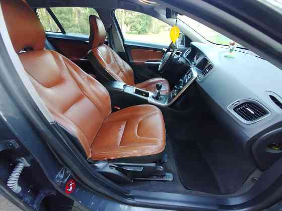 Volvo V60, 2.0 D4, 2012 (Decembris) – 6 ātrumu mehānika, ekonomisks un kopts Adas salons, ... Rīga