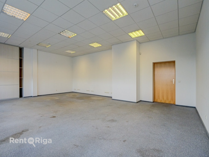 Kvalitatīvs, kompakta izmēra birojs renovētā ēkā  Ganību dambī 24D.  Birojs atrodas ēkas Rīga - foto 6