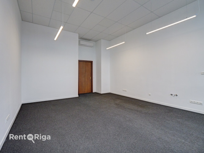 Kvalitatīvs, kompakta izmēra birojs renovētā ēkā - Ganību dambī 24D.  Birojs izvietots Rīga - foto 2