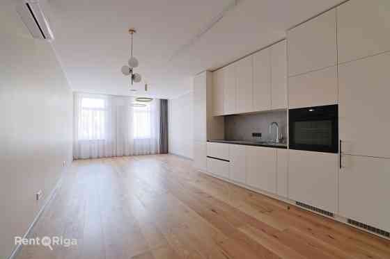 Funkcionāli pārdomāts un moderns dzīvoklis Rīgas vēsturiskajā centrā.  Piedāvājumā ir elegants 2 ist Рига