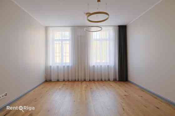 Funkcionāli pārdomāts un moderns dzīvoklis Rīgas vēsturiskajā centrā.  Piedāvājumā ir elegants 2 ist Рига