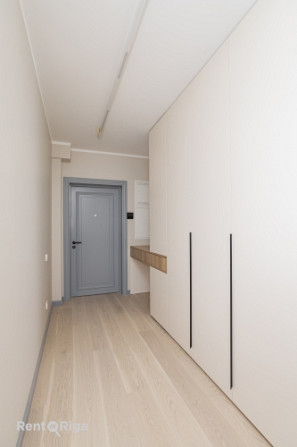 Funkcionāli pārdomāts un moderns dzīvoklis Rīgas vēsturiskajā centrā.  Piedāvājumā ir Rīga - foto 7