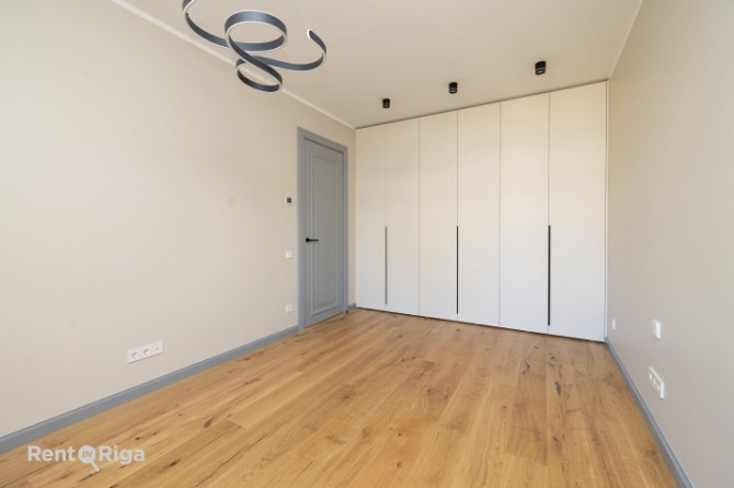 Funkcionāli pārdomāts un moderns dzīvoklis Rīgas vēsturiskajā centrā.  Piedāvājumā ir Rīga - foto 7