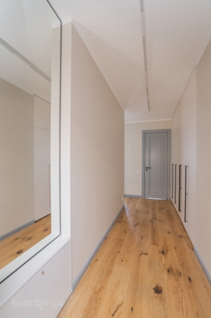 Funkcionāli pārdomāts un moderns dzīvoklis Rīgas vēsturiskajā centrā.  Piedāvājumā ir Rīga - foto 8